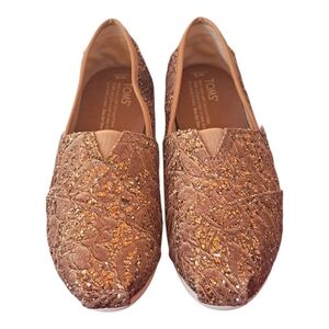 TOMS Women's Gold Floral Lace Slip On Shoes. Brand New Never Worn